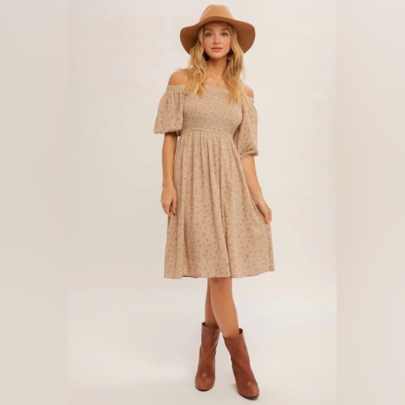Hem & Thread Dresses & Skirts - NWT Hem & Thread Taupe Floral Off Shoulder Puff Sleeve MIDI Dress size S